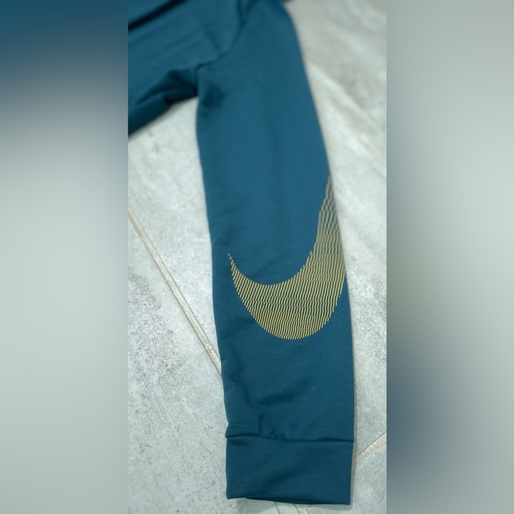 Nike Men’s Dri-Fit L/S Pullover Hoodie/Worn once-Sz M-Like New-Sleeve Swoosh - Picture 11 of 15